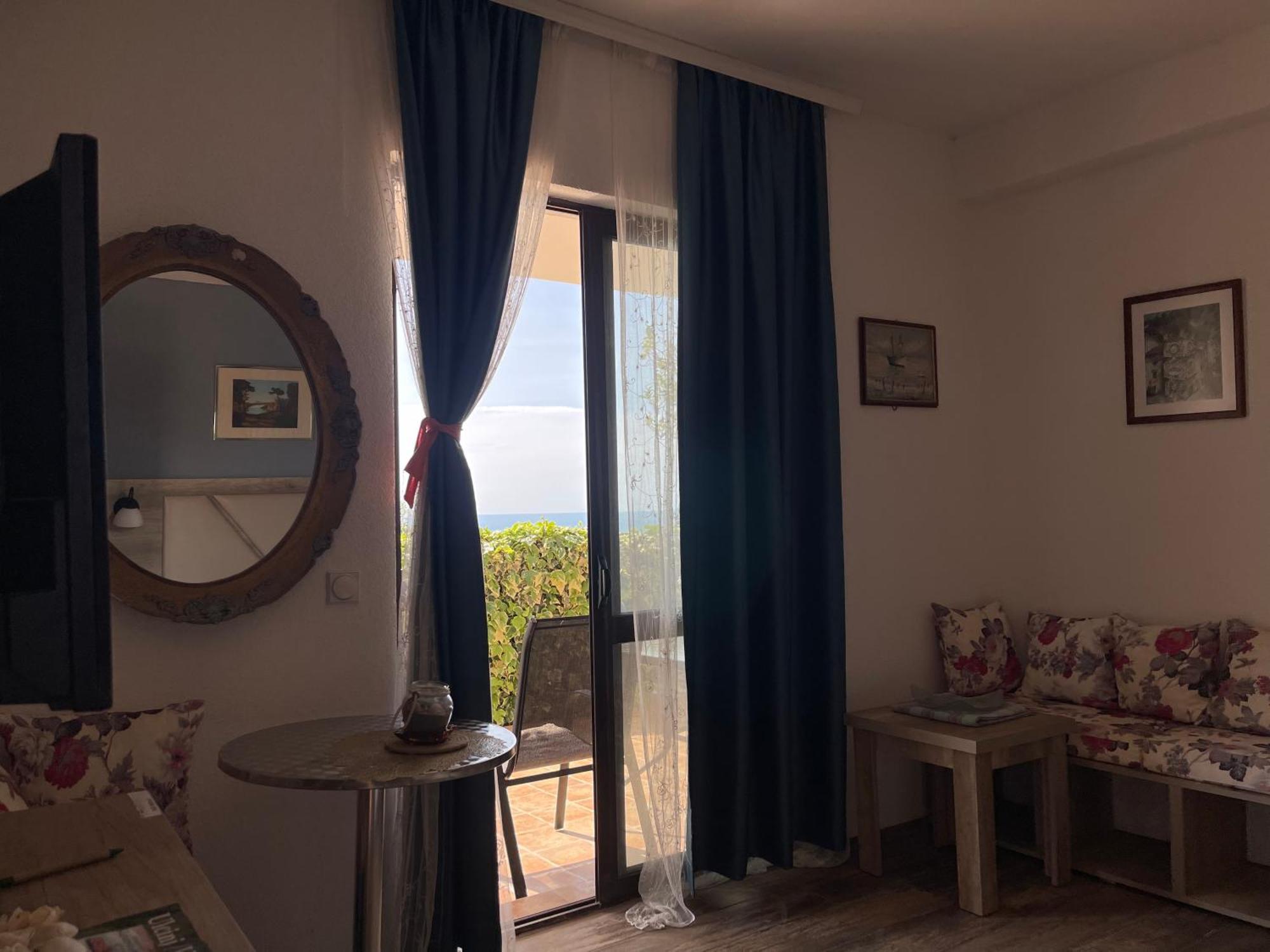Guesthouse Hhl - Liman Ll Ulcinj Buitenkant foto