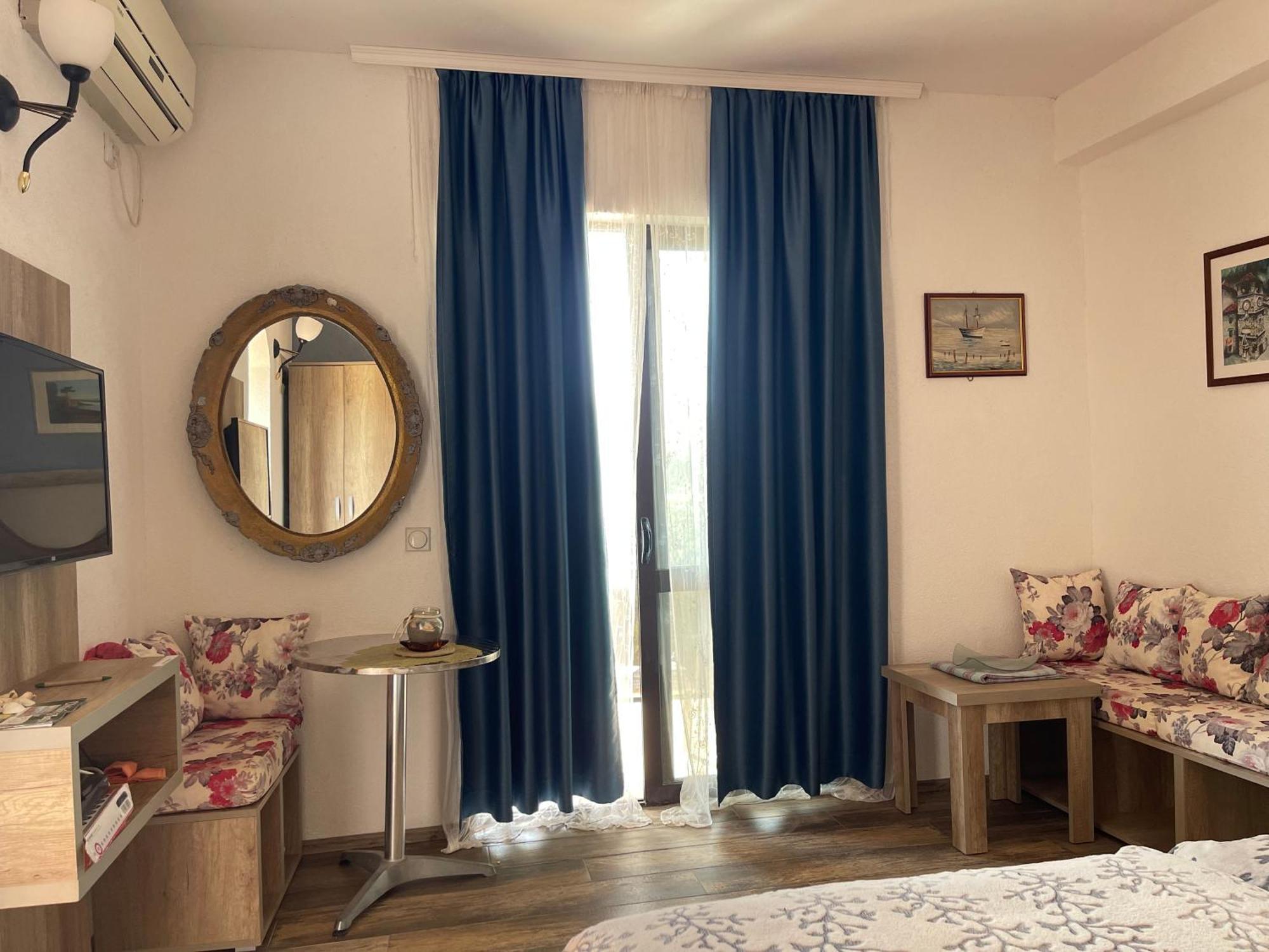Guesthouse Hhl - Liman Ll Ulcinj Buitenkant foto