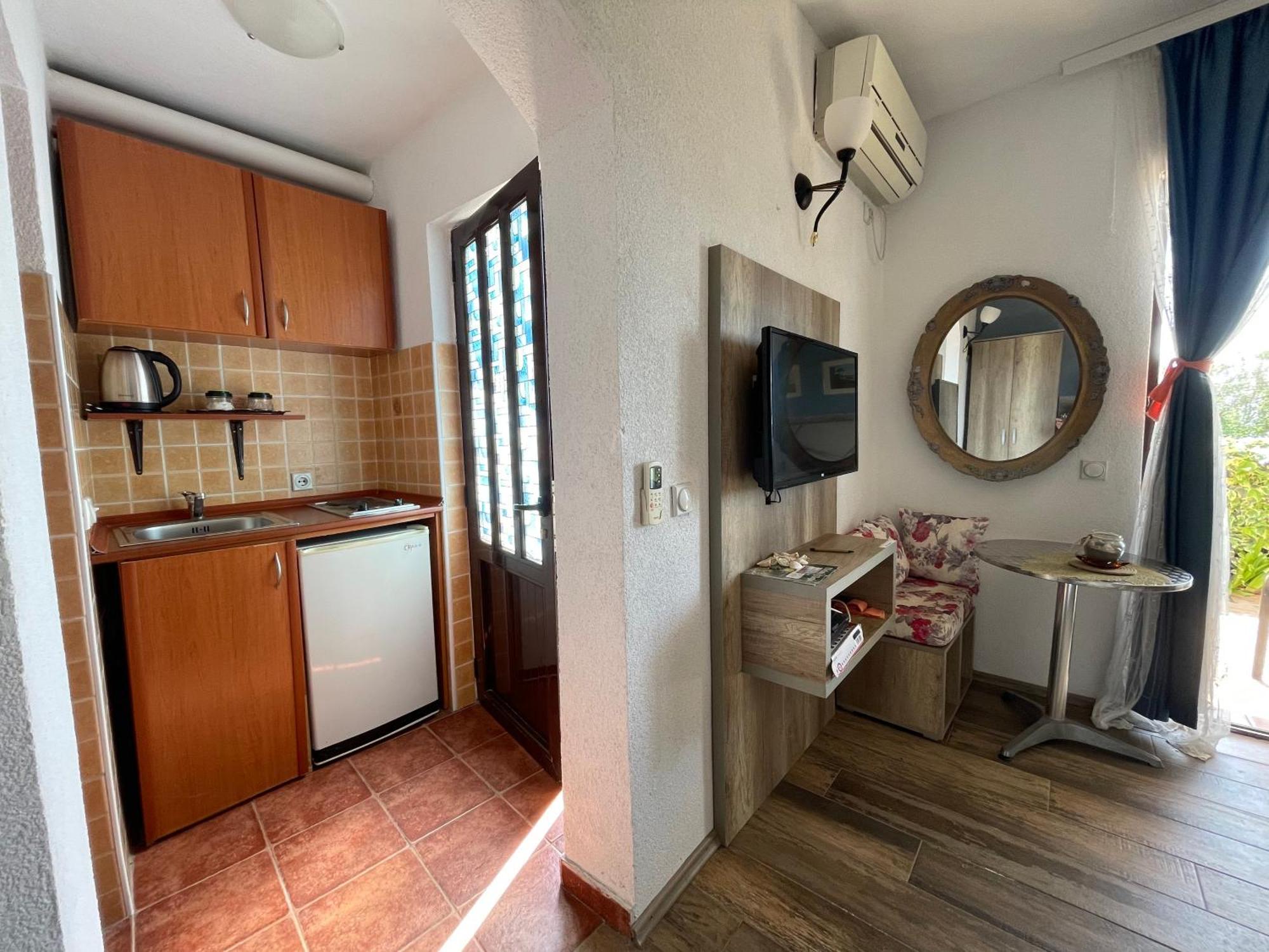 Guesthouse Hhl - Liman Ll Ulcinj Buitenkant foto