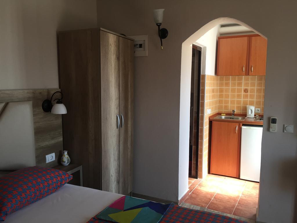 Guesthouse Hhl - Liman Ll Ulcinj Buitenkant foto
